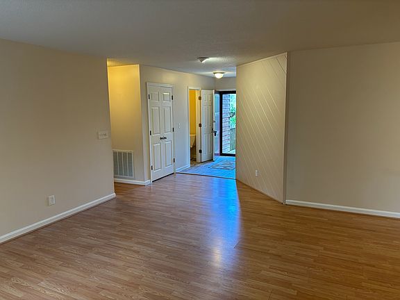 5th image of 176 Kinloch Ct
