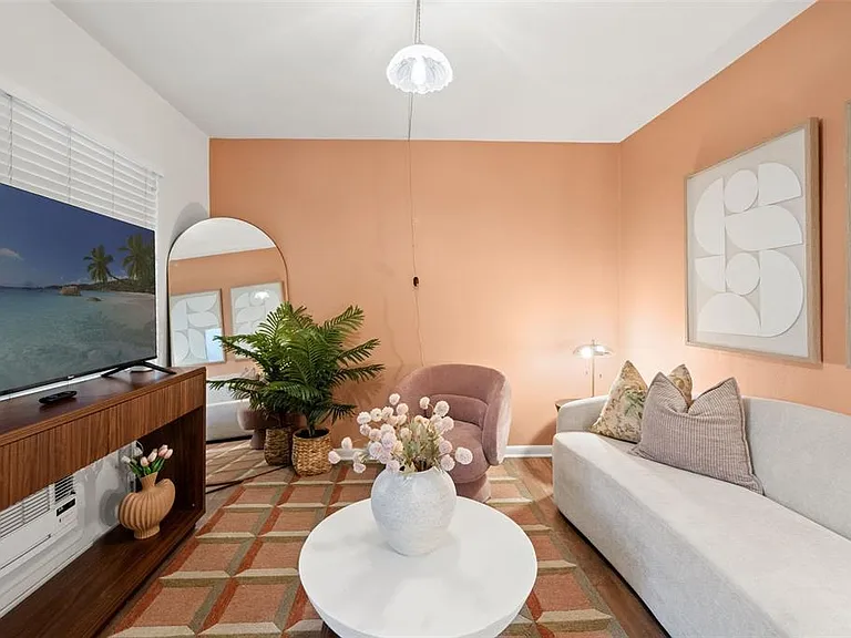 800 Beach Dr NE #10 — Photo 2