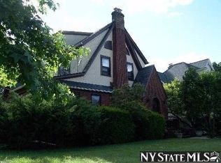 28 Roosevelt Ave, Freeport, NY 11520
