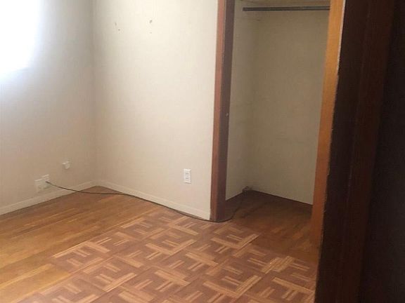 4th image of 924 W Coal Ave
