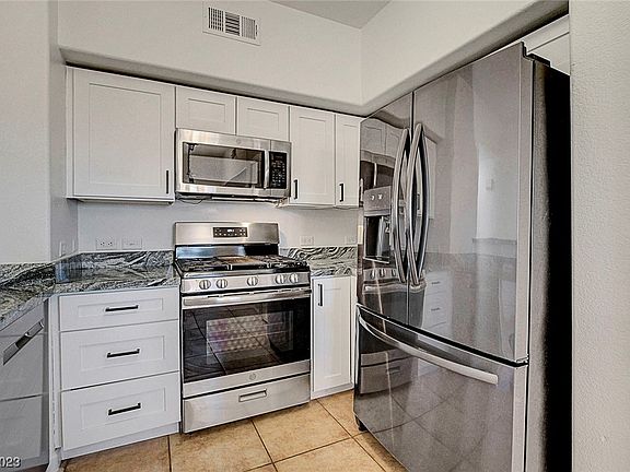 5th image of 3400 Cabana Dr Unit 1119