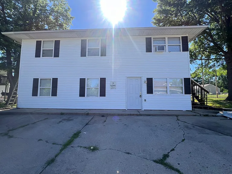 644 N Hocker Ave — Photo 1