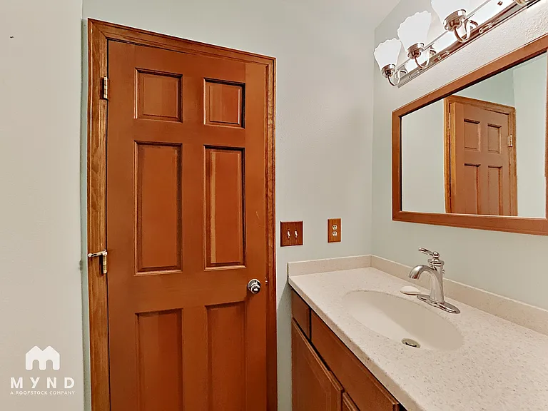 2402 S Gray Dr — Photo 22