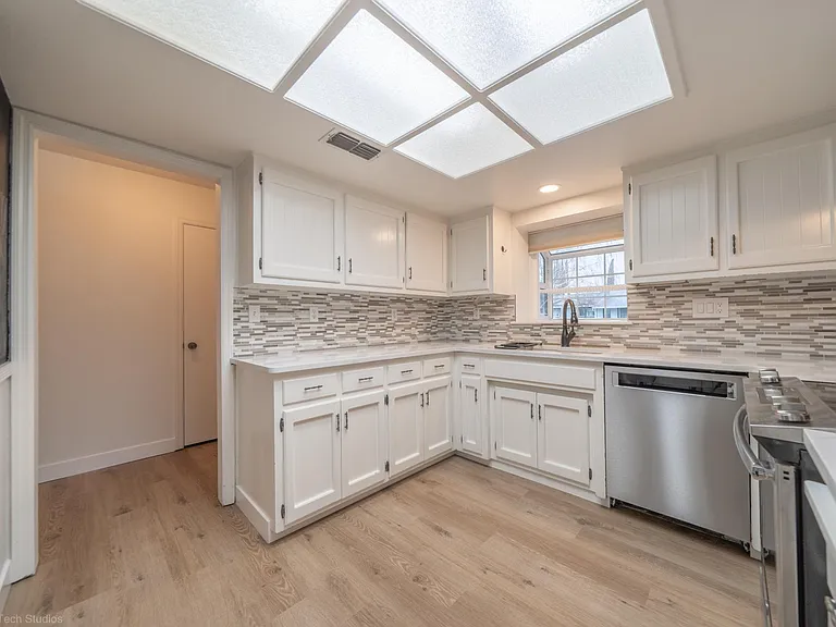 2925 Cove Point Ct — Photo 8