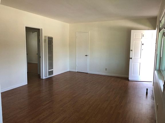 2nd image of 198 W Elmwood Ave #E
