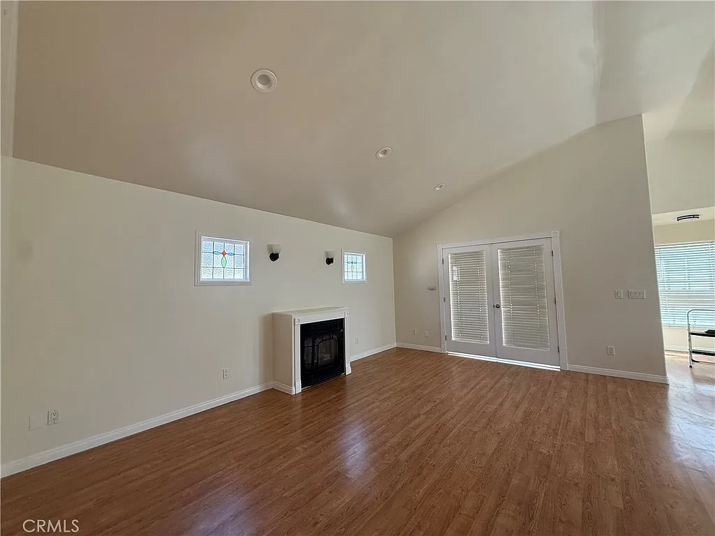 4 bed, 1300 sqft, $3,400 — Photo 4