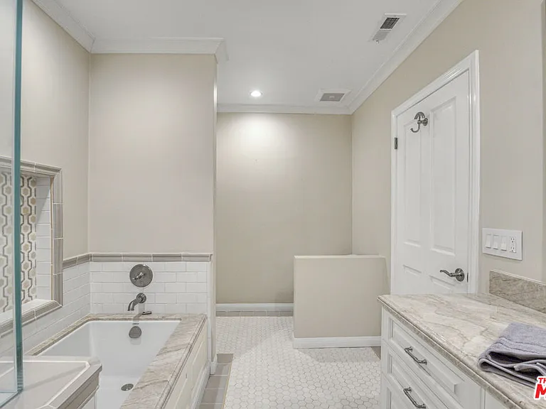 3690 Crownridge Dr — Photo 36