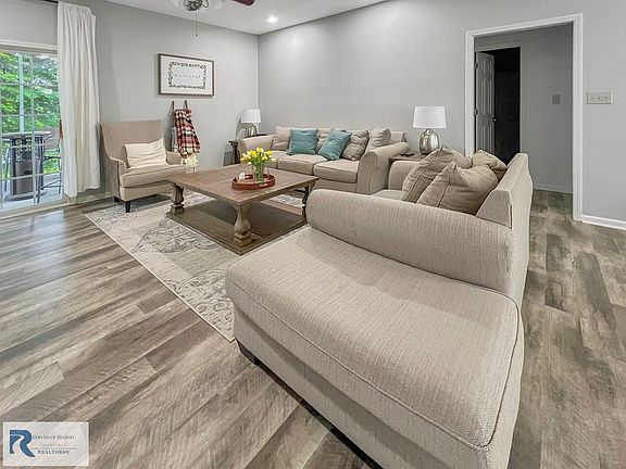 3rd image of 196 Jenny Ln