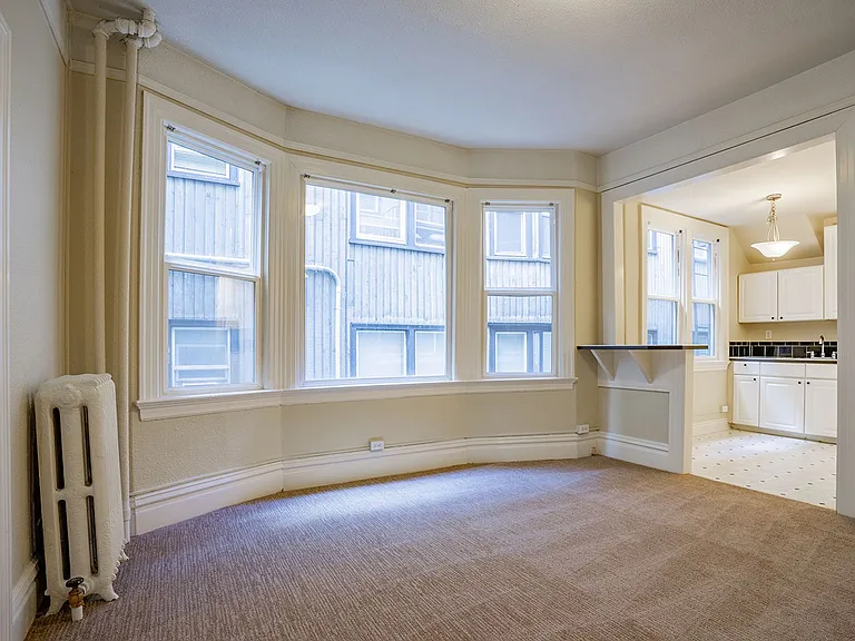 Alexander Apartments — Photo 7