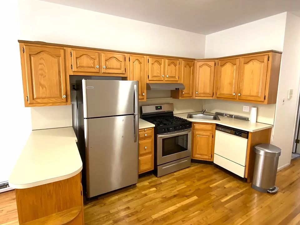 1st image of 294 Smith St #1