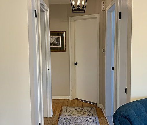 3rd image of 4071 Buckingham Ave