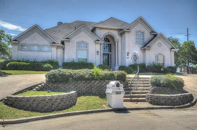 1st image of 2206 Club Creek Cir