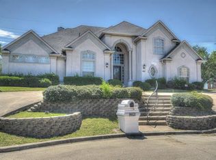 2206 Club Creek Cir, Garland, TX 75043