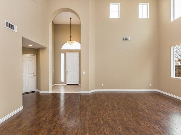 4th image of 2259 Toulouse St