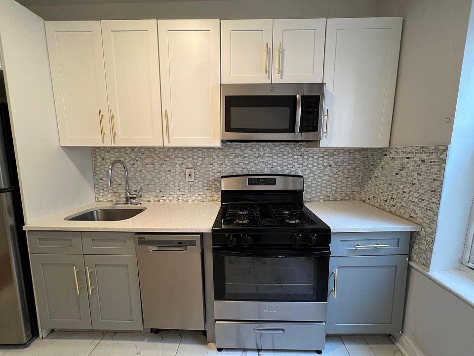 1st image of 9-11 Gifford Ave #204