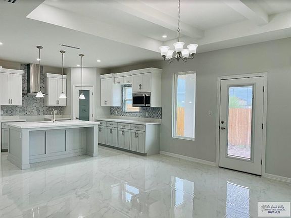 2nd image of 3501 Sandalwood Dr