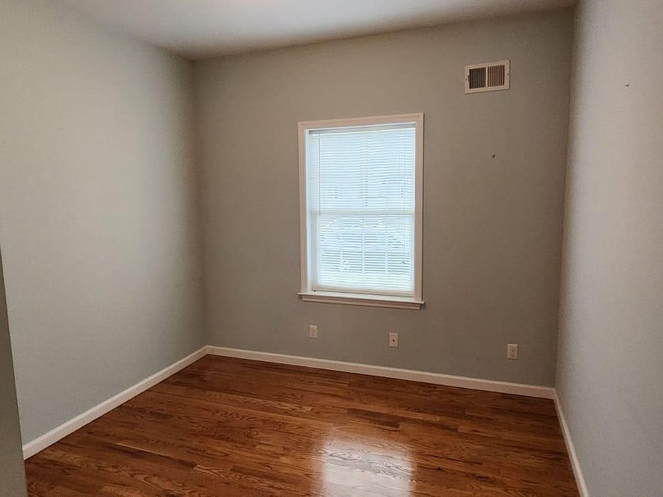 2nd image of 490 W 4th Ave