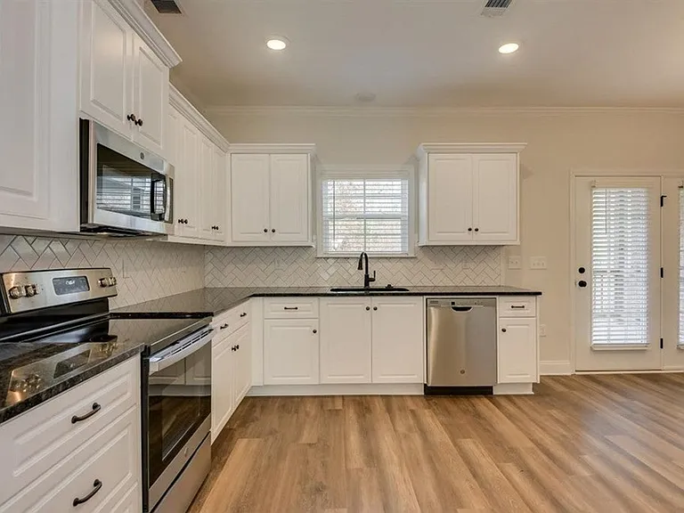 1011 Spotswood Cir — Photo 30