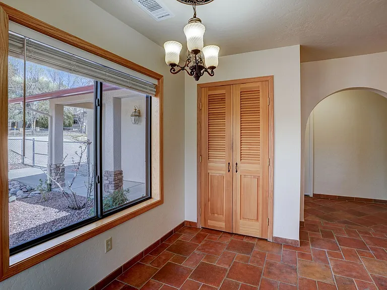 585 Mosher Ln — Photo 6