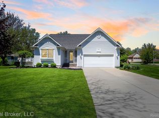 2373 Stonebrook Ct, Flushing, MI 48433