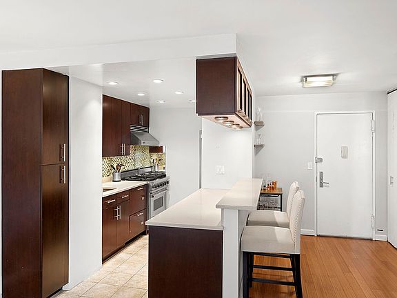 3rd image of 132 E 35th St #9F