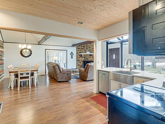 3rd image of 11 Arrington Ln