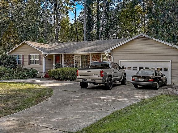 4th image of 213 Lakeshore Ct NE