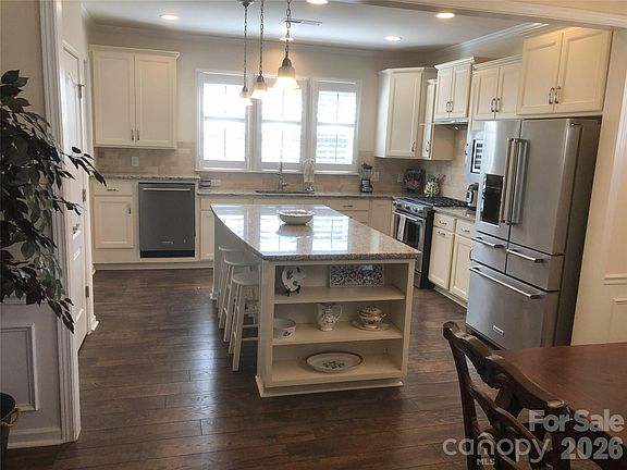 4th image of 254 Cherrytree Dr