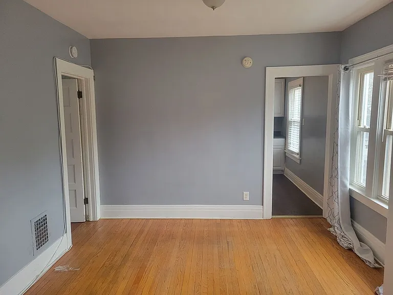 126 Flanders St — Photo 14