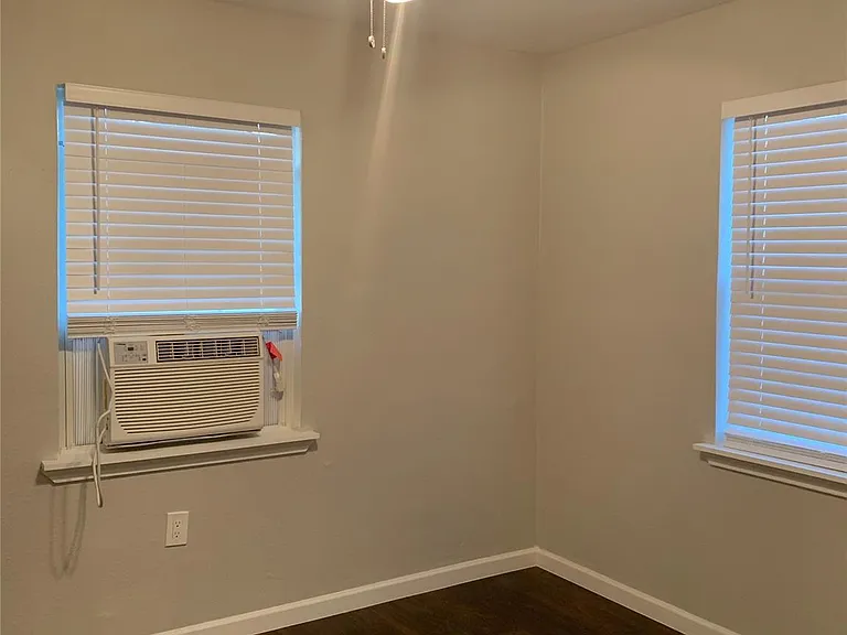 2503 Delano St #4 — Photo 10
