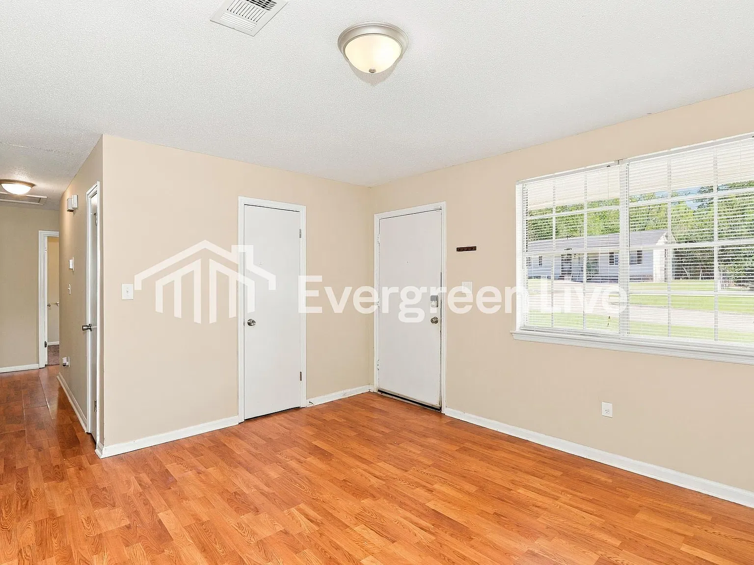 3 bed, 2.0 bath, 1579 sqft, $1,345 — Photo 3