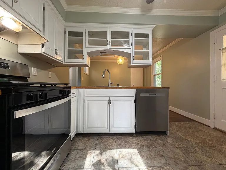 1627 Mason Ln — Photo 10