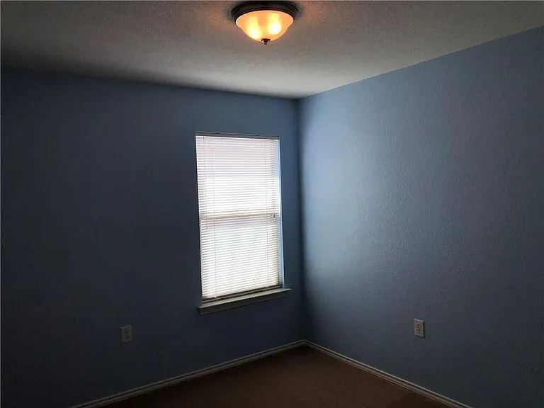 6912 Walkup Ln — Photo 8