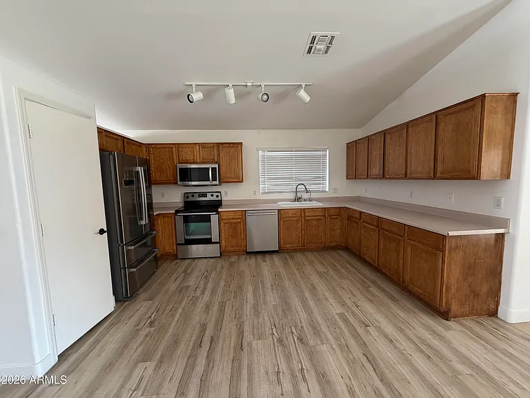 1933 E Tyson Pl — Photo 7