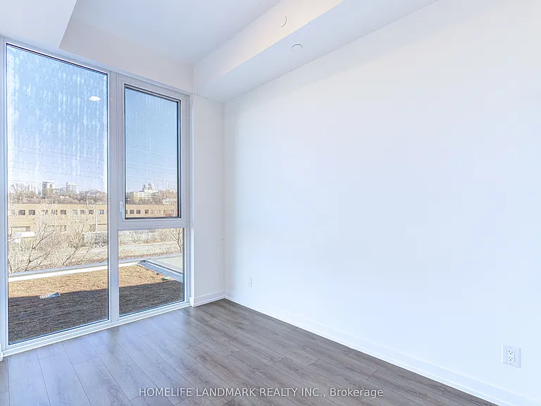 500 Dupont St #310 — Photo 11