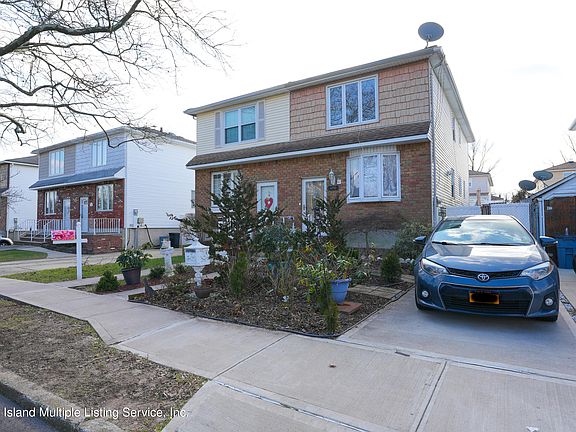 2nd image of 490 Dongan Hills Ave