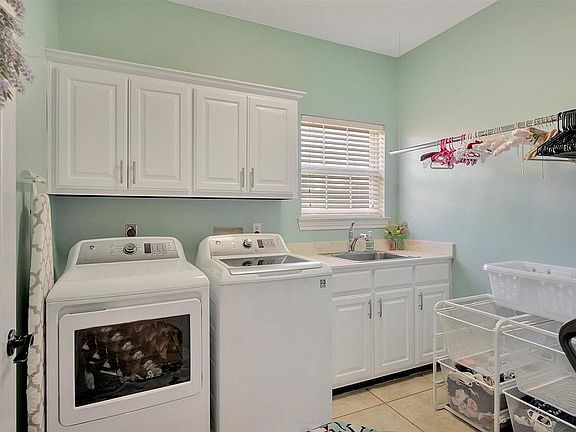 3rd image of 169 Autumn Lake Dr