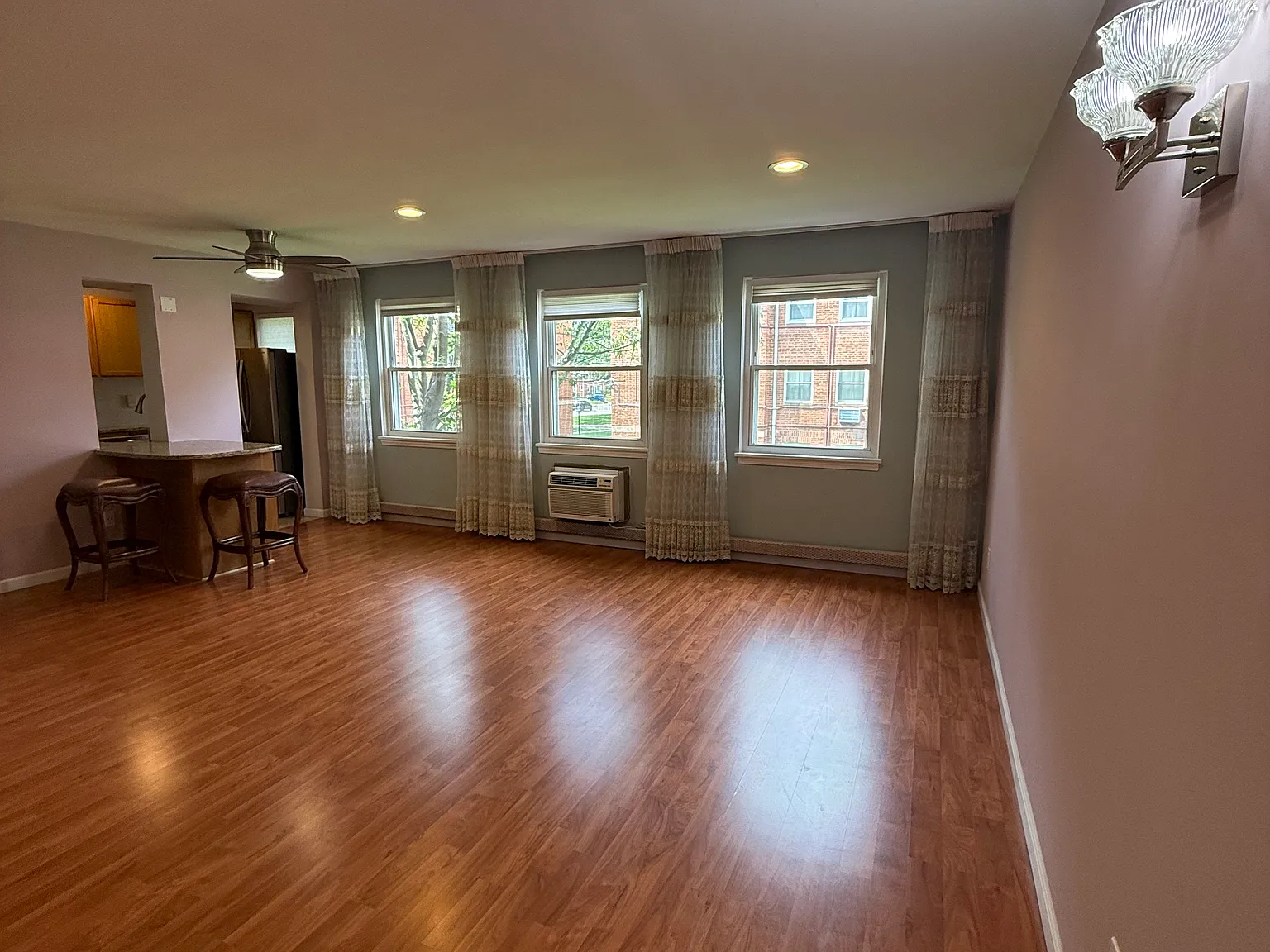 2 bed, 1100 sqft, $1,249 — Photo 4