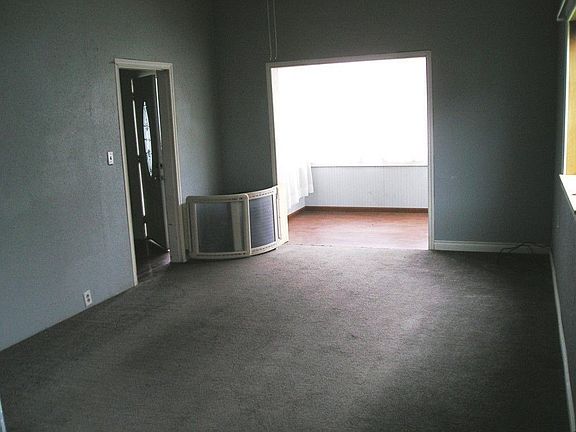 4th image of 813 W Wishkah St