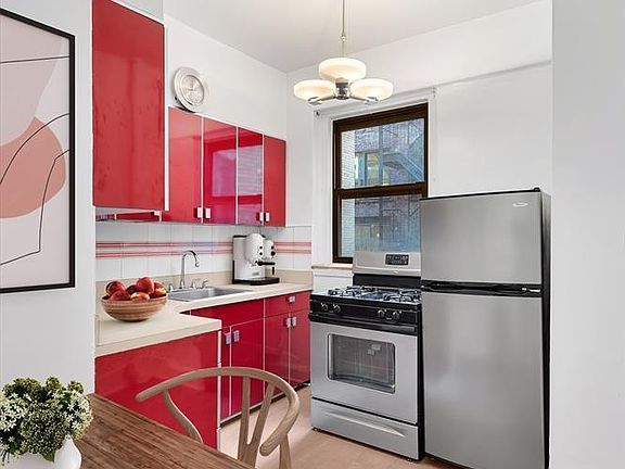 2nd image of 135 W 16th St APT 21
