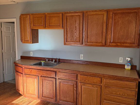 2nd image of 492-494 Wilson St #492