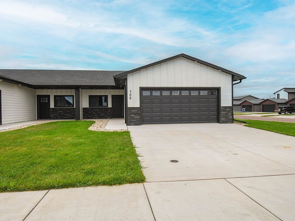 1st image of 700 N Clark St