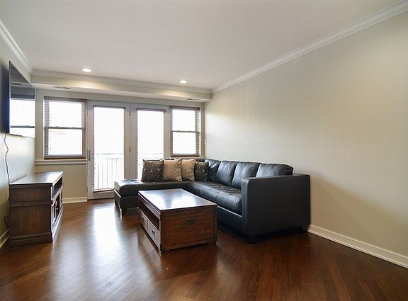 3rd image of 2525 W Bryn Mawr Ave APT 202