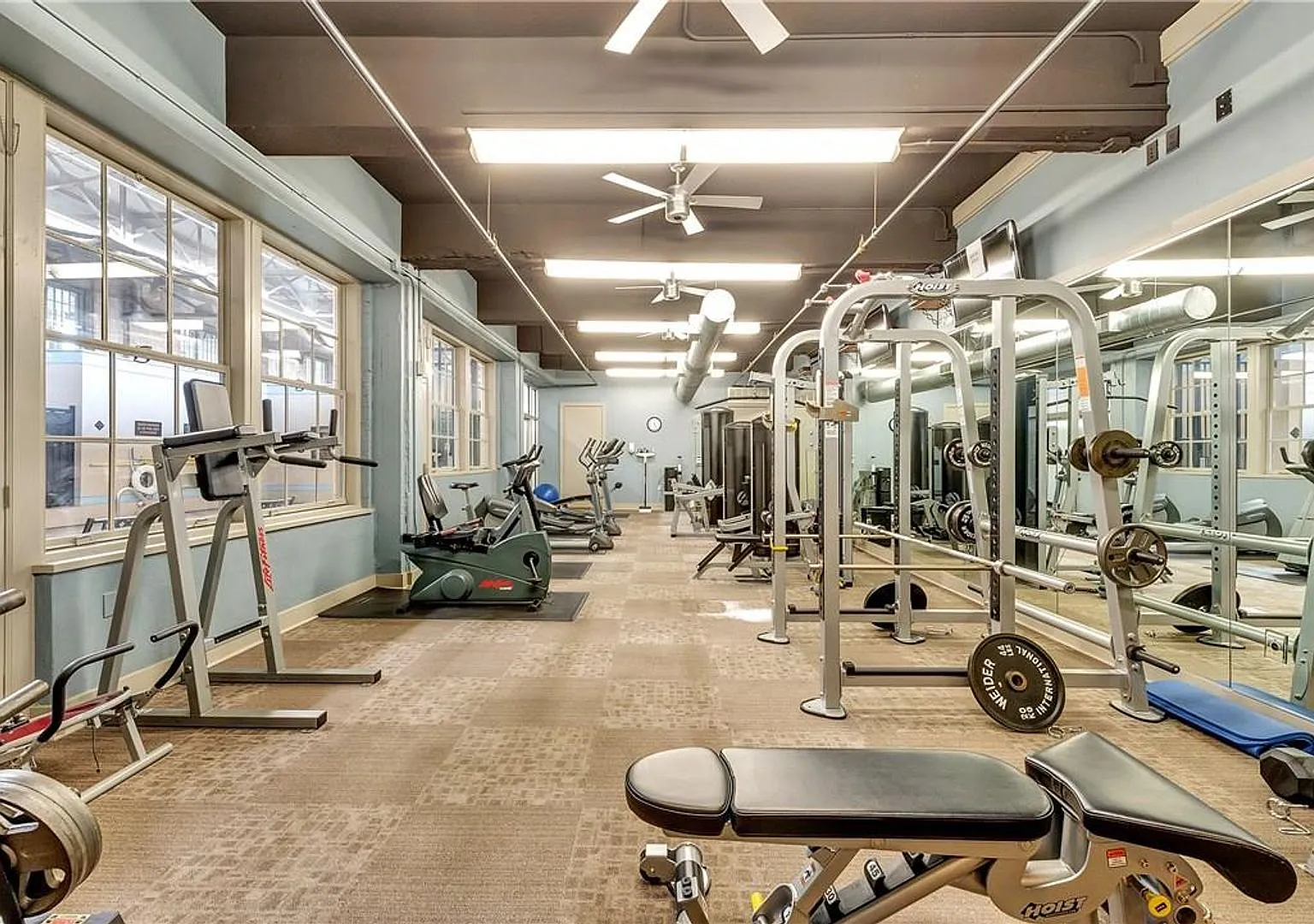 Skyline Views, Resort-Style Amenities & Unmatched Convenience — Photo 4