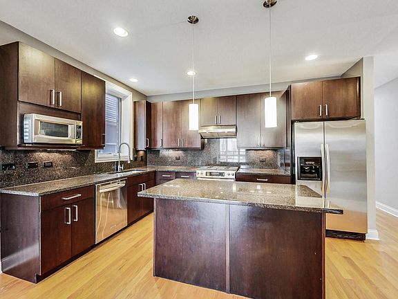 3rd image of 1619 N Fairfield Ave #1