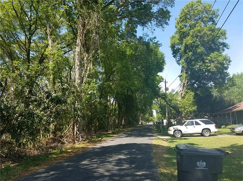2nd image of 4201 Oaks Rd #3