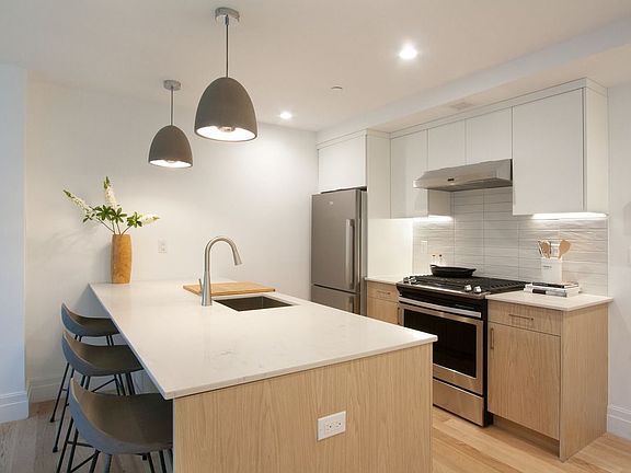 2nd image of 77 Clarkson Ave #E1