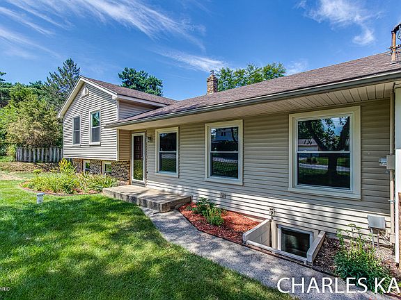 4th image of 4617 Bluegrass Dr SE