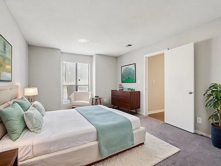 Polo Club Apartments — Photo 16
