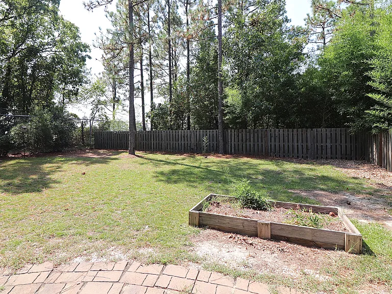 195 Russet Ct — Photo 8